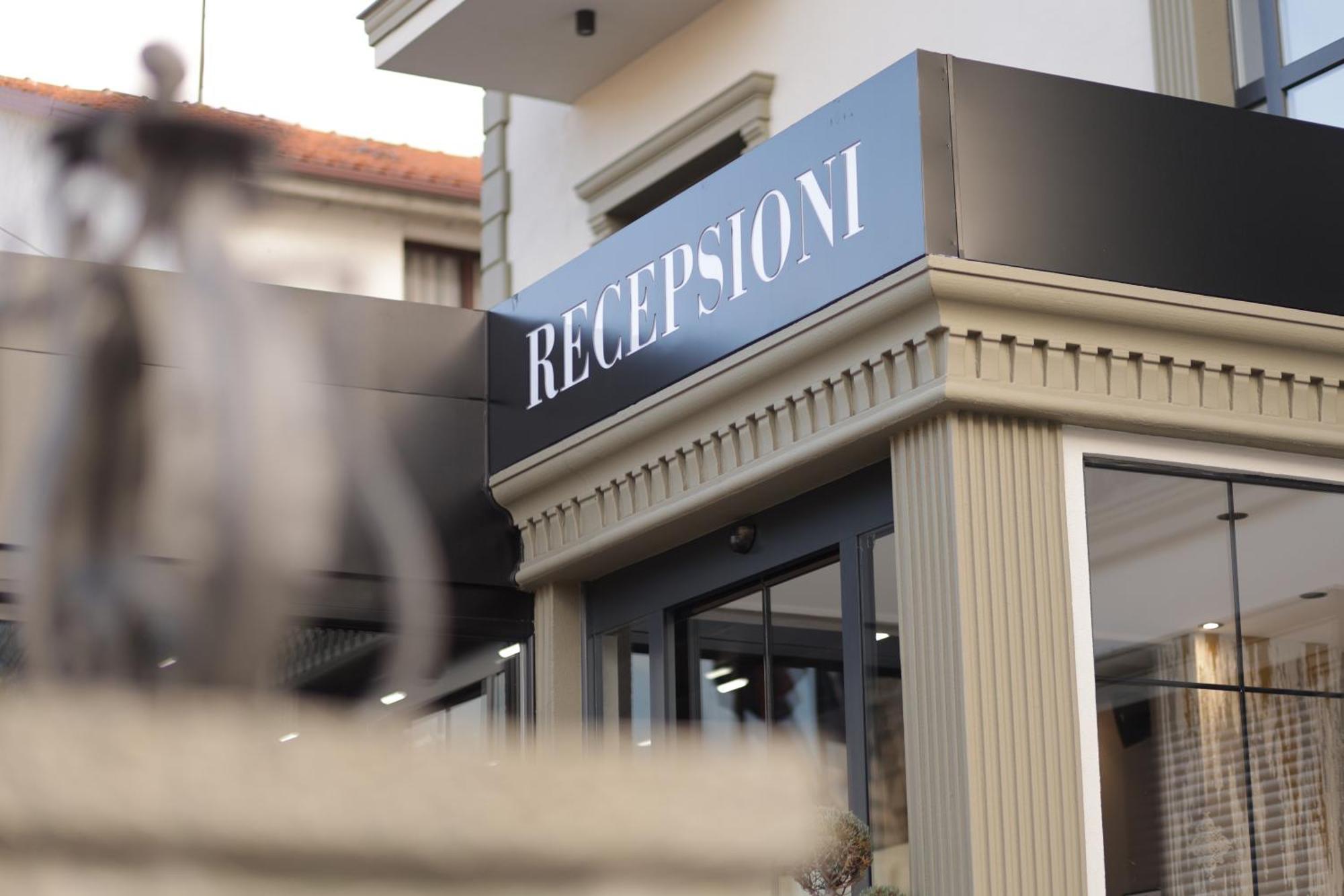 Residence Inn Hotel ティラナ エクステリア 写真