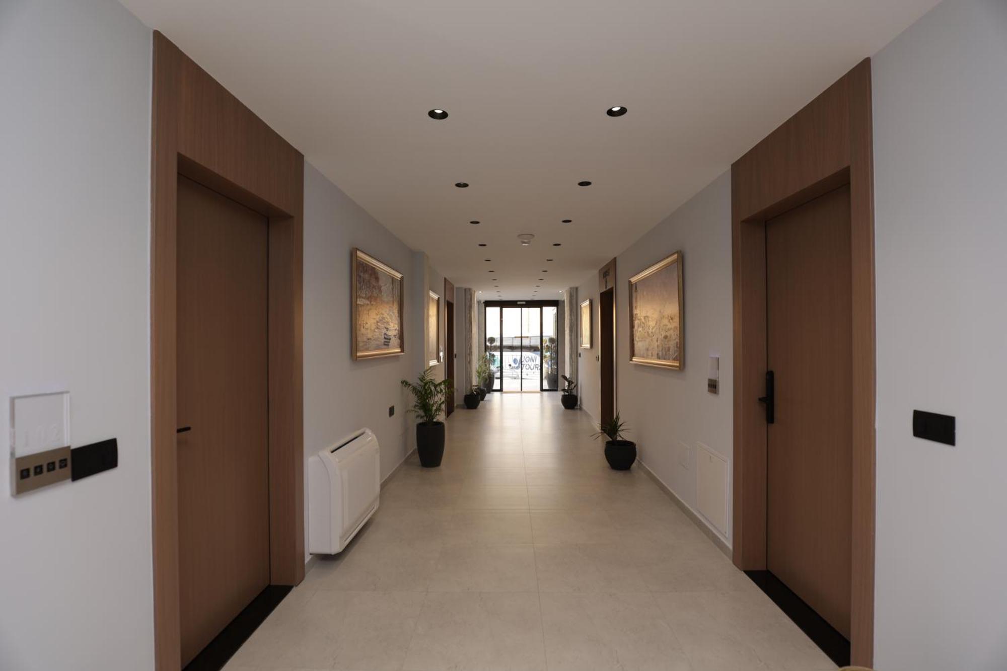 Residence Inn Hotel ティラナ エクステリア 写真